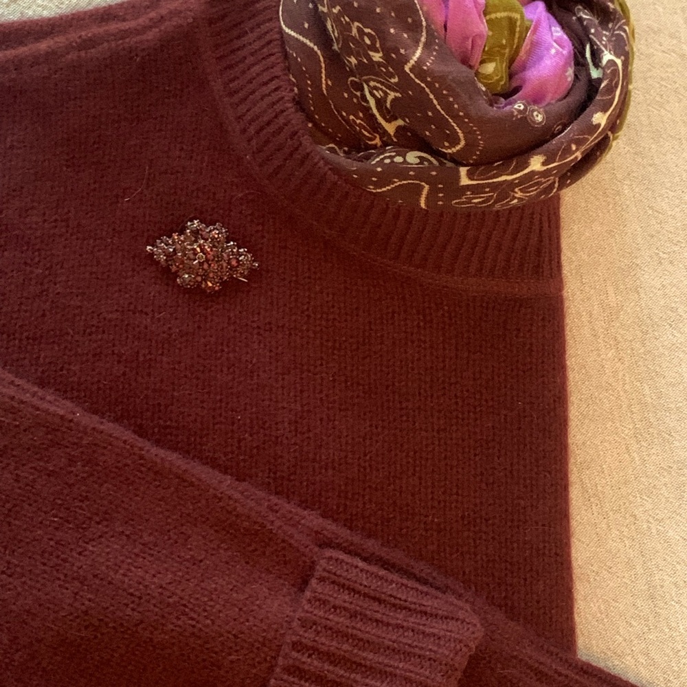 Ladies 360 Cashmere. Oversized Fit. Beautiful Burgundy Color.